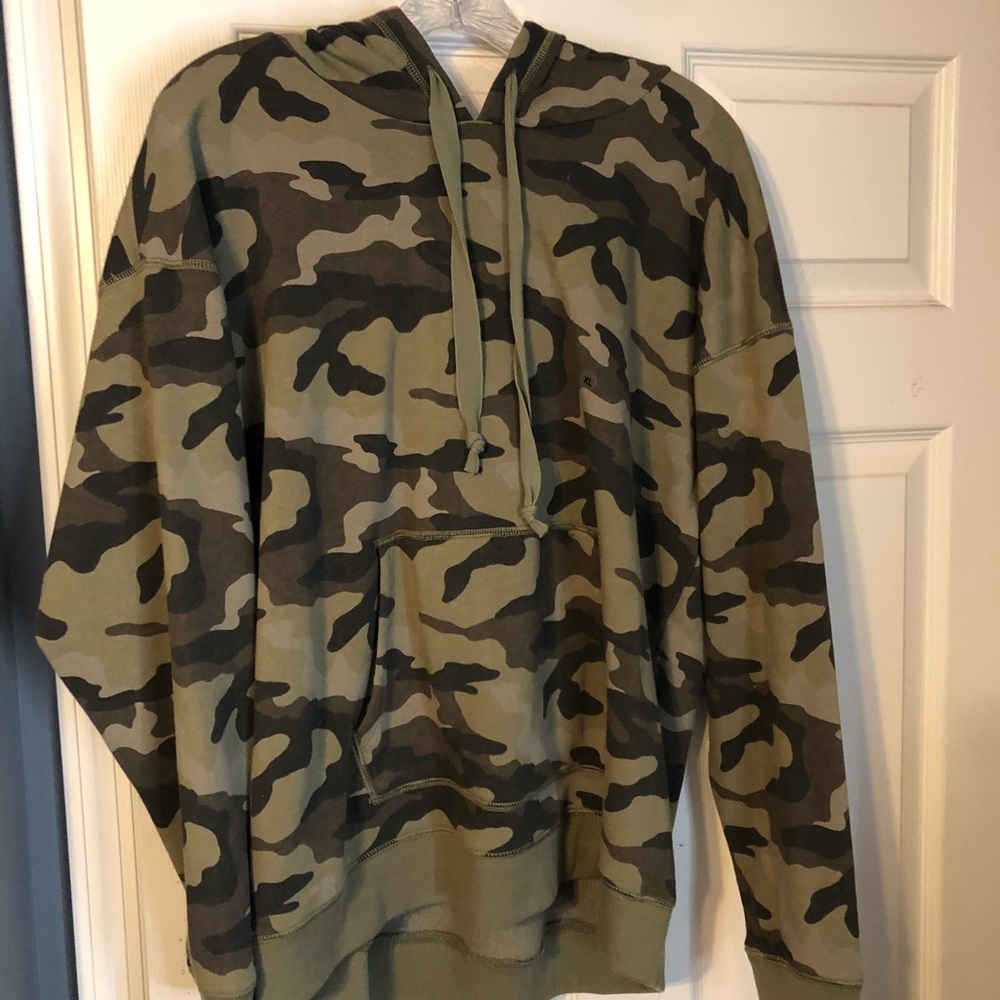 NWOT American Eagle Camo hooded sweatshirt